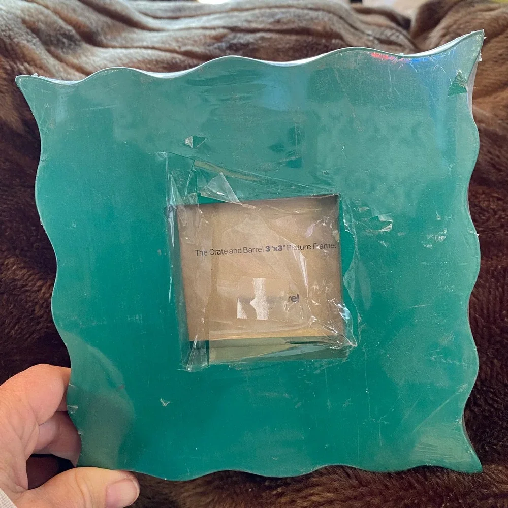 NEW Crate & Barrel 6-1/4” Emerald Green Wooden Scallop-Edge Photo Frame